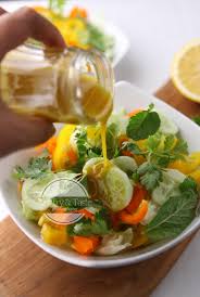 Dibandingkan dengan mayonaise, cuka apel ternyata dinilai lebih baik digunakan sebagai dressing salad lho. Resep Honey Mustard Salad Dressing Just Try Taste