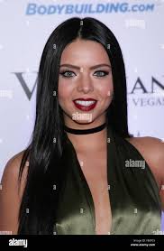 Emily müller -Fotos und -Bildmaterial in hoher Auflösung