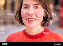 Karen Osler's Instagram, Twitter & Facebook