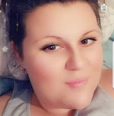 Hi does anyone know anyone who could do this style for my daughters prom