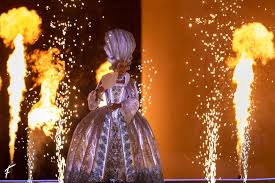 Afin d'aider notre futur mariée à avoir un mariage splendide dans la plupart des belles robes de mariée sur mesure en ligne, persun fait toute attention. A Versailles Le Groupe F Met Le Feu A La Robe De Marie Antoinette