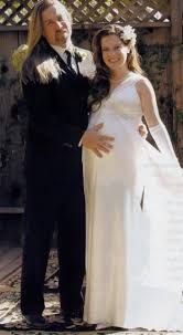 Holly Marie Combs Married David Donoho On Valentines Day 2004 Celebrity Wedding Photos Celebrity Bride Celebrity Weddings