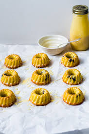 Mini Eierlikor Gugelhupfe Mit Amarenakirschen Rezept Amarenakirschen Mini Gugelhupf Weihnachtsrezepte