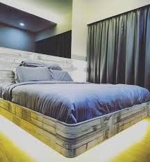 But basically, i used my kreg jig to create a simple frame and then filled it in with slats. 55 Floating Beds Types Benefits And Uses