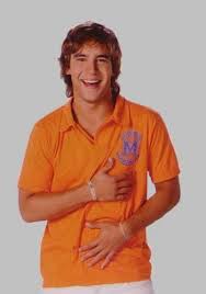 La mayoría de sus actuaciones estuvieron relacionadas a las exitosas series de cris morena como chiquititas, rincón de luz, floricienta, casi. La Evolucion De Agustin Cachete Sierra De Casi Angeles A La Final Del Cantando Via Pais