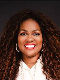 Débora Lobo afirma ter sido pega de surpresa com exoneração; prefeita diz  que saída não tem nada a ver com licitação