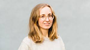 Studentin — ein student (v. Studentin Managt Hilfsplattform Heldenhaft Durch Die Krise Presseportal