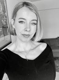 Lisa Butner's Instagram, Twitter & Facebook