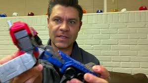 Amazon.com: Transformers heróicos juguetes Optimus Prime figura de acción-  Figura de acción atemporal de gran escala, cambia en el camión de juguete