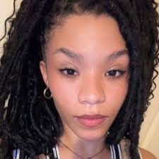 Wishing happy trails to Sarah Hyland as she takes her final bow as Daisy  Buchanan in The Great Gatsby