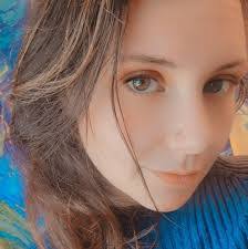 Victoria Kaplan's Instagram, Twitter & Facebook