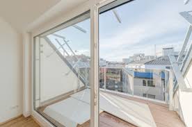 The apartment features 1 bedroom, a fully equipped kitchen with a dishwasher and a fridge, and 1. Klimatisierte Dg Wohnung Mit Terrasse 1050 Wien Mietwohnung Wien