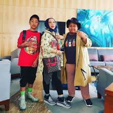 Hasmiza binti othman atau lebih dikenali sebagai datuk seri vida (kadangkala disingkatkan sebagai dsv; Hidung Kepek Nanti Besar Buat Plastic Surgerry Hahaha Sungguh Tergelak Besar Berita Kopak Cc