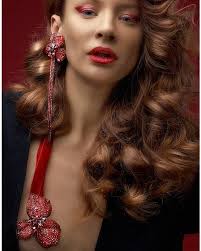 Accentuate by Elena Romanenko