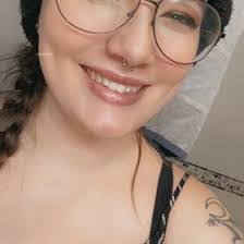 Courtney Iverson's Instagram, Twitter & Facebook