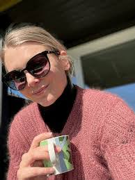 Nadia Bauer's Instagram, Twitter & Facebook