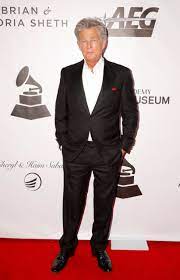 Exclusive David Foster Talks American Idol Living With Ex Yolanda Hadid S Lyme Disease We Did Our Best Entertainment Tonight