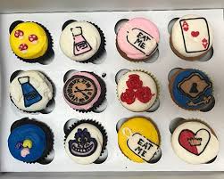 Today, i'm gonna show you how to prepare a distinctive dish, alice in wonderland . Alice In Wonderland Cupcakes Classy Girl Cupcakes
