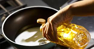 শরীরে গরম তেলের ছিটা লাগলে কী করবেন?