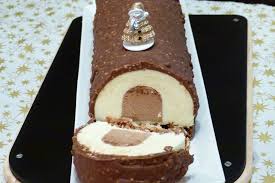 Buche Au Praline Noisettes Et Chocolat Blanc Chocolat Blanc Idee Dessert Noel Alimentation
