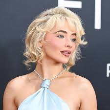 Jaden Smith luce un castillo vampírico en la cabeza en la alfombra roja de  los Grammys 2025