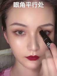 紅美女 on twitter 中国美女になれるシェーディング ハイライトの入れ方 人中を短く見せる入れ方や 鼻筋を綺麗に見せるシェーディングのやり方などポイントがたくさん 中国メイク ワンホン 紅美女 鼻筋 メイク ナチュラル風アイメイク