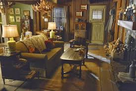 It features johnny depp as the writer mort rainey who is in seclusion in a cabin after finding his wife cheating on him in a hotel. Ezra S Cabin Pretty Little Liars Wiki Fandom