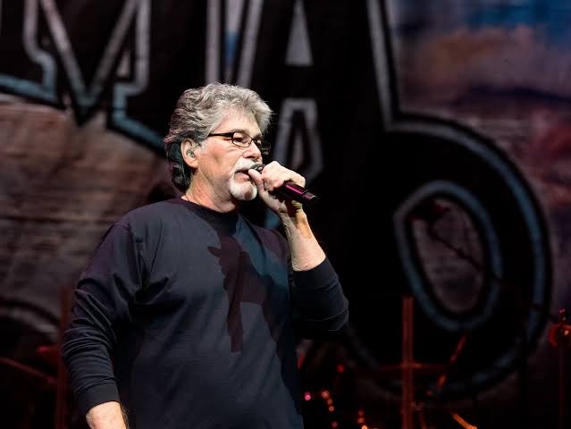Alabama's Randy Owen Brought To Tears On Stage - Country 103.7