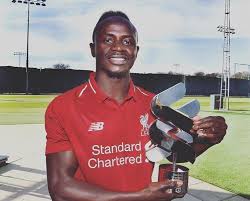 Sadio mane has an estimated net worth of $24 million and he earns on average 90k pounds a week that is $121k a week. Sadio Mane Wiki Bio Age Dating League Awards Liverpool And Height