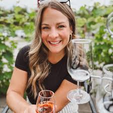 What to wear in hot weather to stay cool?