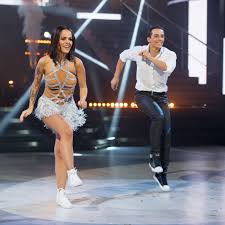 En plus de ce salaire, ces professionnels. Alizee Sacree Gagnante De Danse Avec Les Stars Elle