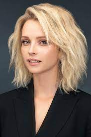 30 Best Short Hairstyles For Round Faces In 2021 Lovehairstyles Com Oval Face Hairstyles Hairstyles For Round Faces Short Hair Styles For Round Faces