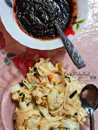 Fried kue teow kerang lebih. Kuey Teow Goreng Putih Sambal Kicap