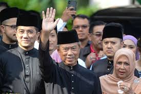 Often referred to as malaysia's grand old party, it is a founding member of the barisan nasional coalition which, with its predecessor the alliance, had been the government of malaysia and dominated the country's politics from independence in 1957 until the party's defeat in t. Malaysia Out With The Old For Clean Cabinet Phnom Penh Post
