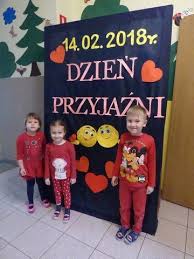 Chętne osoby powinny w słoneczny, bezwietrzny dzień wyjść do ogrodu, na łąkę lub polanę i policzyć motyle jakie tam zauważy (z podziałem na gatunki). Ostroleka Dzien Przyjazni W Przedszkolu Miejskim Nr 5 Zdjecia
