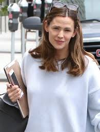 Find the best stylists, estheticians, salons, spas, massage and wellness centers in the brentwood, ca area. Jennifer Garner Leaves A Hair Salon In Brentwood 05 25 2017 7 Hawtcelebs