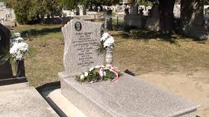 In dit artikel wordt de westerse naamvolgorde gebruikt bij. Nevadonkrol