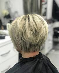 Mittlerweile handelt es sich hierbei um einen neuen modetrend, der nicht nur schicke, sondern auch moderne frisuren mitbringt. Kurzhaarfrisuren Damen 2021 Trend