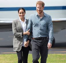 Harry e meghan markle apresentam archie harrison à rainha elizabeth ii, philip de edimburgo e dorian regland chris. Principe Harry Seguindo Passos De Meghan Markle Faz Participacao Em Episodio Especial De Serie Estrelando