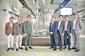 柏傲莊（英語： the pavilia farm ）位於香港 新界 沙田區 車公廟路18號，為港鐵大圍站 上蓋發展項目。 按港鐵於2009年已獲批的規劃，可建8幢樓高40至49層住宅樓宇 ，提供約2,900個單位（最後增至3,090伙），共190,480平方米，另有一座三層高會所，62,000平方米作商業用途及建設佔地15,000平方米的專上學院。 Giqwptl8bbchxm