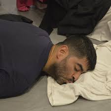 El @grupo.performatico.sur estrena #simulacro , creación del 2024, en  #arthauscentral SIMULACRO copia.calco.reproduccion Inspirados en las formas  que los cuerpos adoptan durante las protestas callejeras construimos un  universo ficcional a modo de SIMULACRO