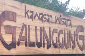 Kendaraan pengunjung saat hendak masuk ke kawasan objek wisata gunung galunggung, sabtu, 15 mei 2021. Wisata Alam Yang Wajib Dikunjungi Saat Ke Kabupaten Tasikmalaya Salah Satunya Gunung Galunggung Pikiran Rakyat Tasikmalaya