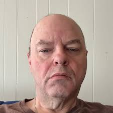 I wonder what you guys think…. Am I A Top Or Bottom? Comment 🍆 for top!  Comment 🍑 for bottom! Comment 🌈 for vers!