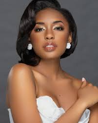 Happy 25th birthday to my second born…Nia Simone!! @sweattnia We love you  and may God continue to watch over you and shower you with many many  blessings always!