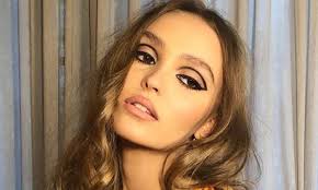 The daughter of actor johnny depp and singer vanessa paradis, depp began her acting career with a small role in tusk (2014), and went on to star in the period dramas the dancer (2016), in which she played isadora duncan, planetarium (2016), and the king (2019). Lily Rose Depp On Why Voyagers Role Was Difficult