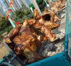 Untuk pernikahan, ulang tahun, peresmian kantor, dll. Dua Jam 10 Ekor Kambing Guling Ludes Tribun Kaltim