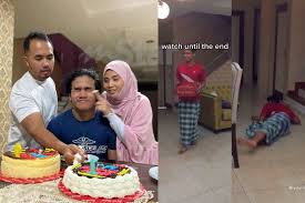 Pijatan pembawa nikmat suatu hari aku dipanggil pimpinanku ke dalam ruangannya. Kecoh Prank Tersandung Ketika Bawa Kek Hari Jadi Ibu Paling Cuak Gara Gara Gelagat 3 Anak Teruna Ayah Kata Kek Hancur Boleh Beli Lagi Viral Mstar