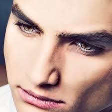 Daisy Gabor's Instagram, Twitter & Facebook