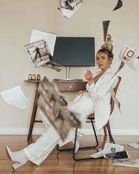 24 Home Photoshoot Ideas For You To Try Inside Creative Ideas For You To Easily Take Photo Home Photoshoot Ideas Business Photoshoot Creative Photoshoot Ideas