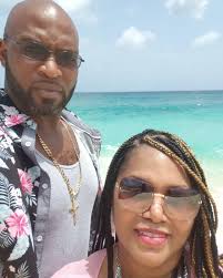 We are celebrating our 17th wedding anniversary .......Happy Anniversary to  us!!!